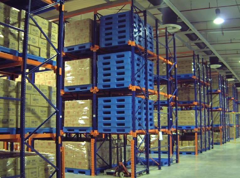 racking plastic pallet