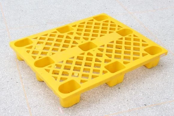 One Way Export Pallet - Yellow Front View One Way Export Pallet - Yellow Front View